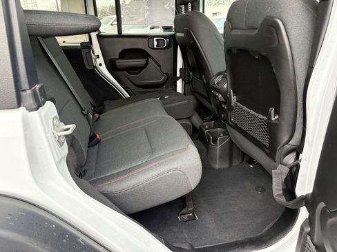 Used 2024 Jeep Wrangler Unlimited Rubicon image 12
