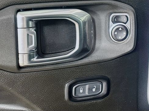 Used 2025 Jeep Gladiator Sport AWD/4WD image 18