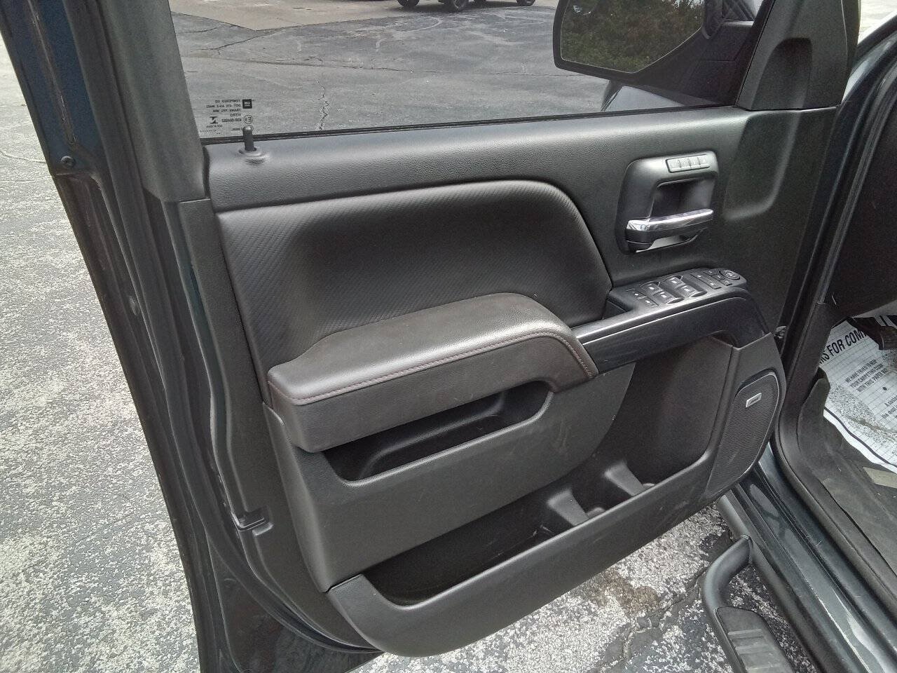 Used 2018 GMC Sierra 1500 SLT w/ All Terrain Package AWD/4WD image 14