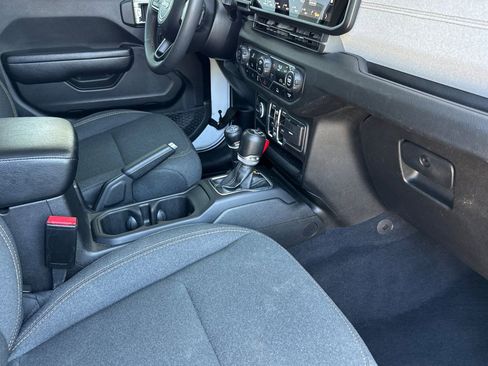 Used 2024 Jeep Wrangler Unlimited AWD/4WD image 17