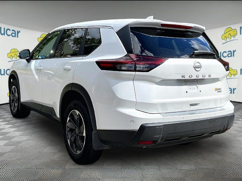 Used 2026 Nissan Rogue SV w/ Cold Weather Package AWD/4WD image 5