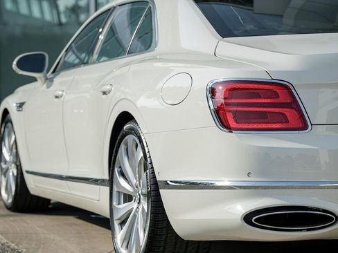 New 2026 Bentley Flying Spur Plug-In Hybrid image 11