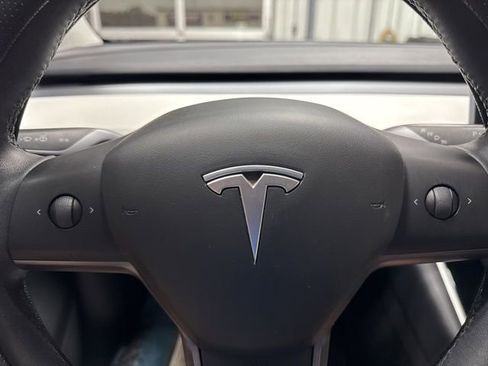 Used 2021 Tesla Model Y Long Range image 12