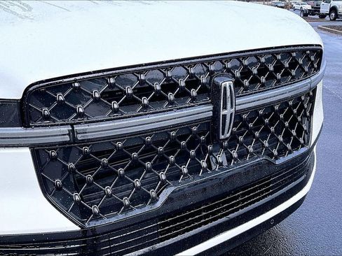 Used 2025 Lincoln Navigator L Reserve w/ Jet Appearance Package image 30