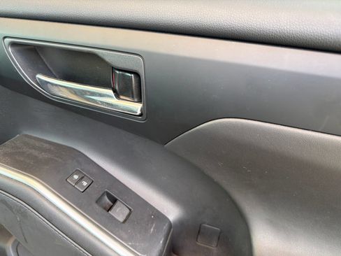 Used 2020 Toyota Highlander XLE FWD image 20