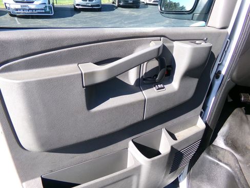 Used 2018 GMC Savana 3500 LS w/ Cold Climate Package RWD image 10