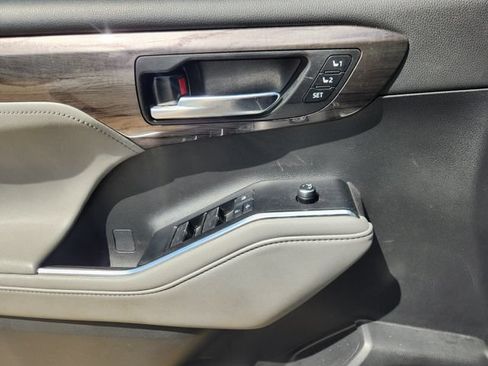 Certified 2021 Toyota Highlander Limited FWD image 22