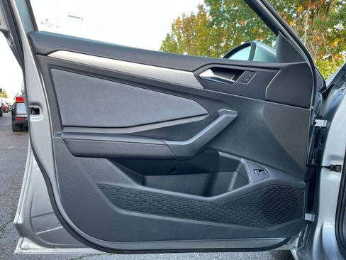 Used 2025 Volkswagen Jetta SE image 20