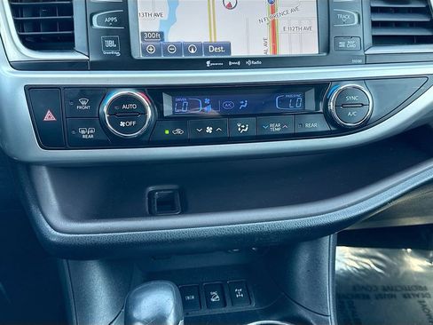 Used 2017 Toyota Highlander Limited image 35