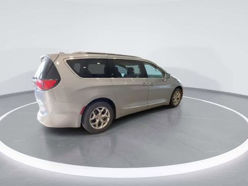 Used 2018 Chrysler Pacifica Limited FWD image 8
