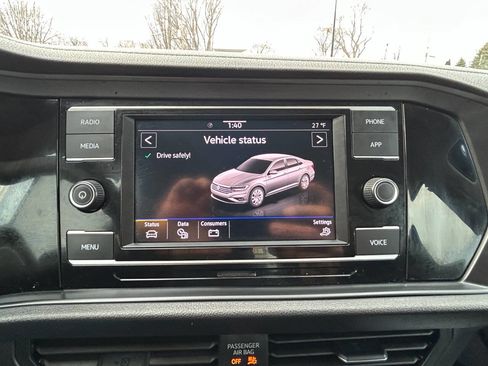 Used 2024 Volkswagen Jetta SE image 29