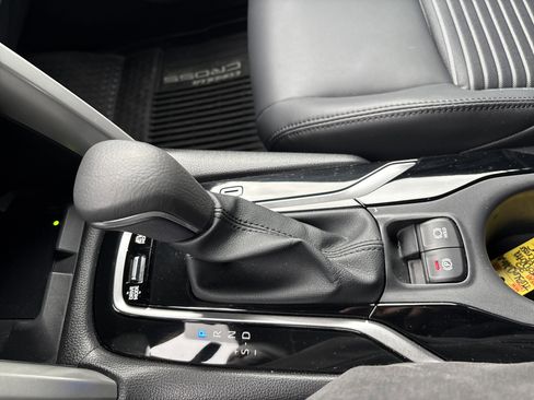 Certified 2025 Toyota Corolla Cross XSE w/ Convenience Package image 24