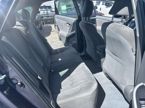 Used 2010 Toyota Prius III image 10
