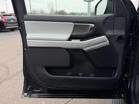 Certified 2025 Ford Expedition Max Platinum image 17