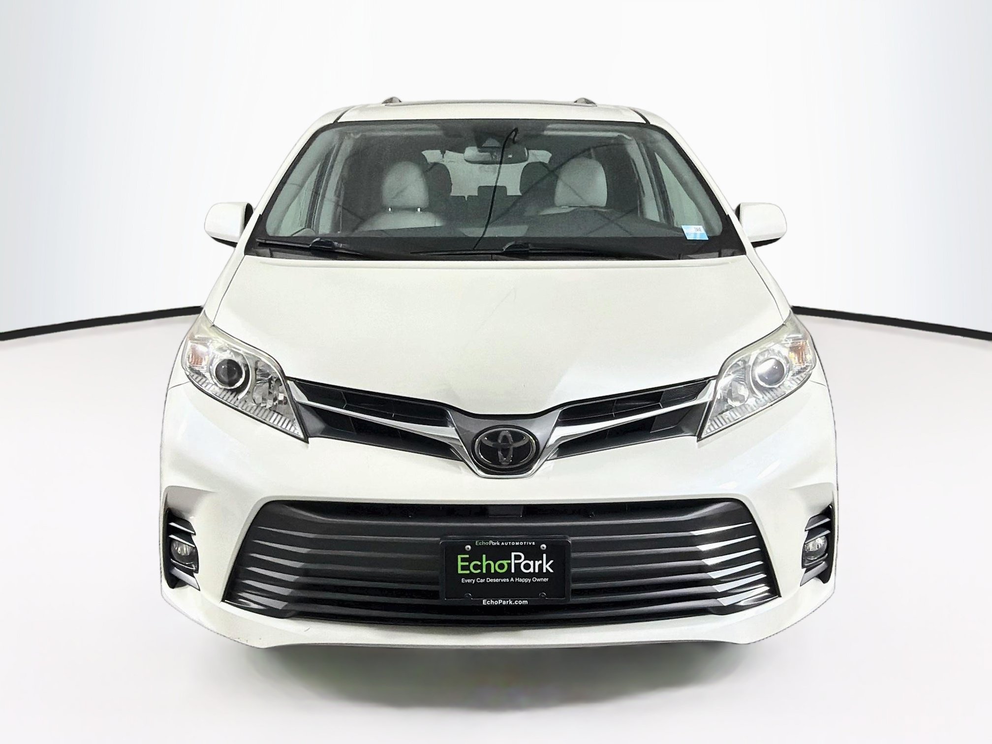 Used 2018 Toyota Sienna XLE w/ XLE Navigation Package AWD/4WD image 2