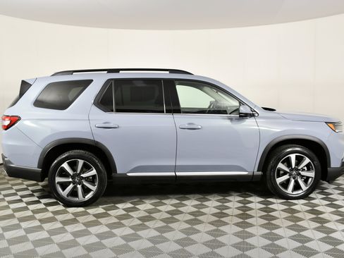Used 2024 Honda Pilot Touring image 5