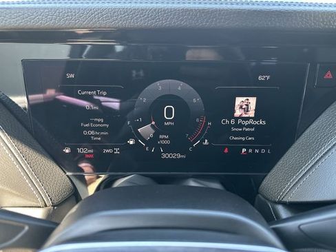 Used 2025 GMC Yukon XL Denali AWD/4WD image 12