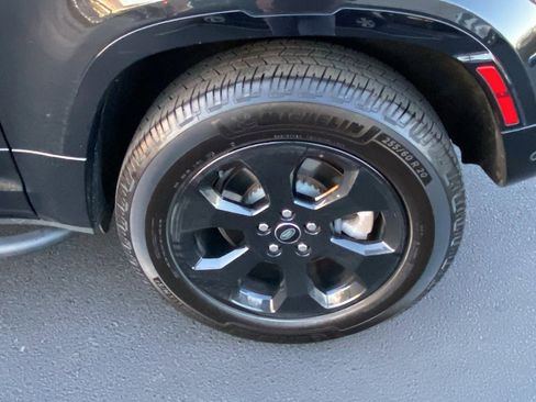 Used 2021 Land Rover Defender 90 X-Dynamic S image 21