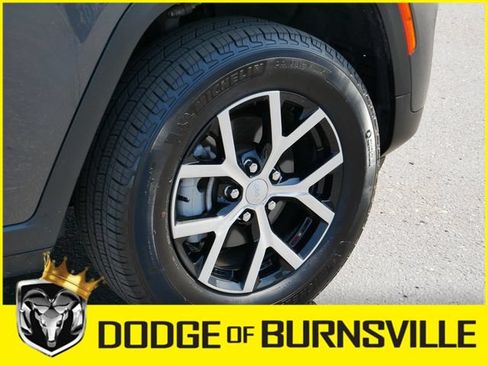 Used 2025 Jeep Grand Cherokee Limited w/ Trailer Tow Package AWD/4WD image 12