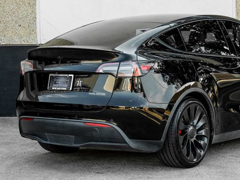 Used 2022 Tesla Model Y Performance AWD/4WD image 13