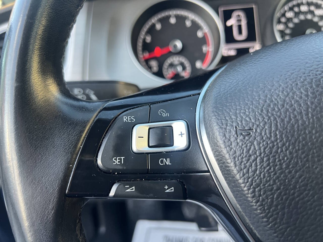 Used 2017 Volkswagen Golf S AWD/4WD image 26