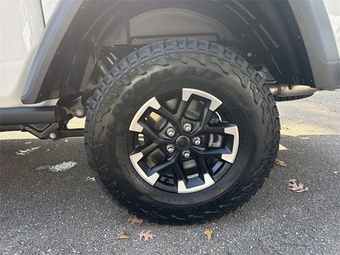 New 2026 Jeep Gladiator Rubicon w/ Steel Bumper Group image 19