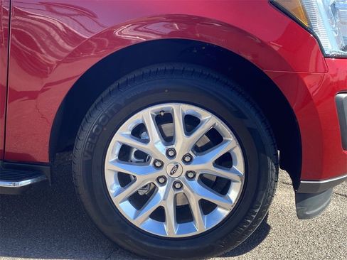 Used 2021 Ford Expedition XLT image 7