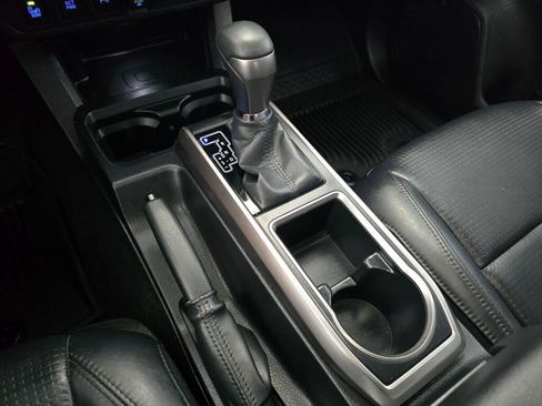 Certified 2023 Toyota Tacoma Limited AWD/4WD image 32