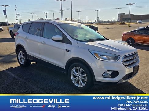 Used 2019 Ford Escape SE image 1