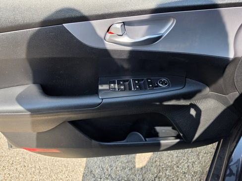 Used 2024 Kia Forte LXS FWD image 5