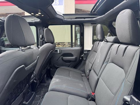 Used 2022 Jeep Wrangler Unlimited Rubicon 4xe w/ Cold Weather Group AWD/4WD image 16