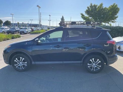 Used 2018 Toyota RAV4 LE w/ Carpet Mat Package AWD/4WD image 8