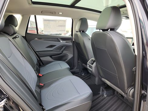 New 2026 Volkswagen Tiguan SE image 14