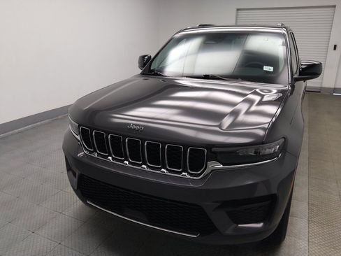 Used 2023 Jeep Grand Cherokee Laredo AWD/4WD image 15