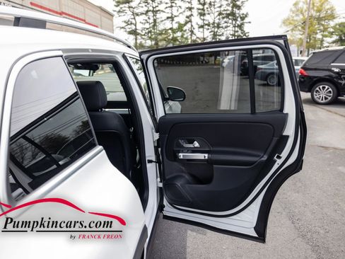 Used 2023 Mercedes-Benz GLB 250 4MATIC w/ Premium Package image 20