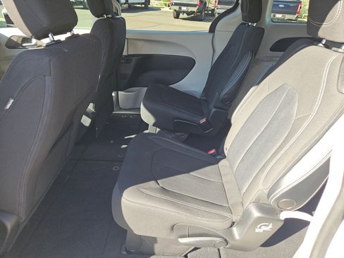Used 2021 Chrysler Voyager LX image 17