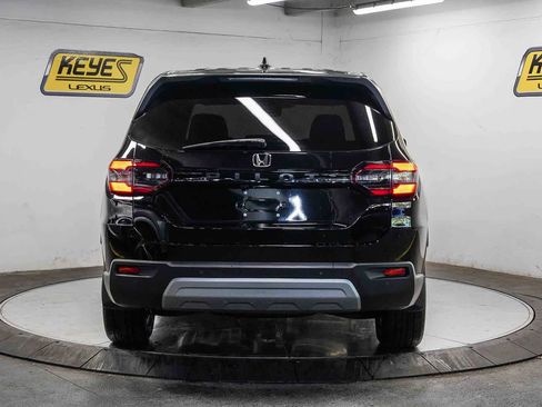 Used 2025 Honda Pilot EX-L image 3