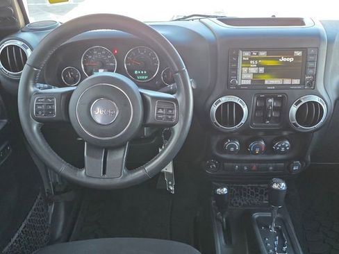 Used 2016 Jeep Wrangler Unlimited Sahara w/ Connectivity Group image 15