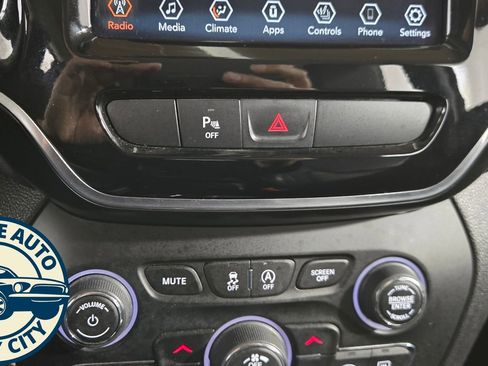 Used 2019 Jeep Cherokee Limited w/ Trailer Tow Group image 19