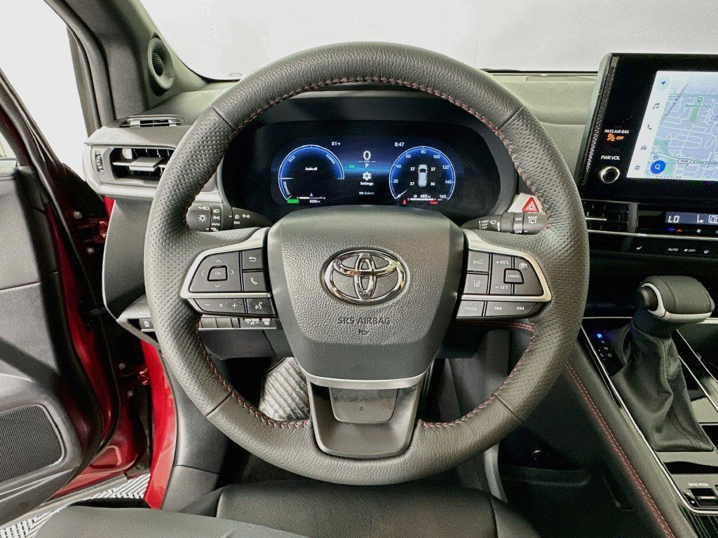 Used 2026 Toyota Sienna XSE FWD image 11