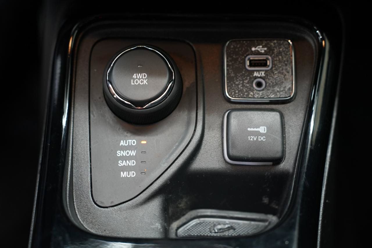 Used 2018 Jeep Compass Limited w/ Navigation Group AWD/4WD image 23