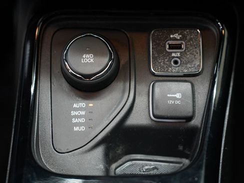 Used 2018 Jeep Compass Limited w/ Navigation Group AWD/4WD image 23