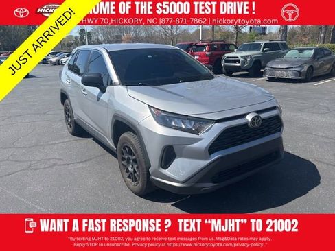 Used 2022 Toyota RAV4 LE image 1