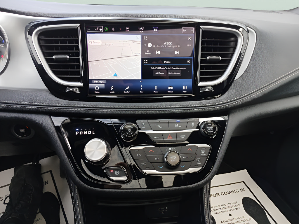 Used 2026 Chrysler Pacifica Limited FWD image 20