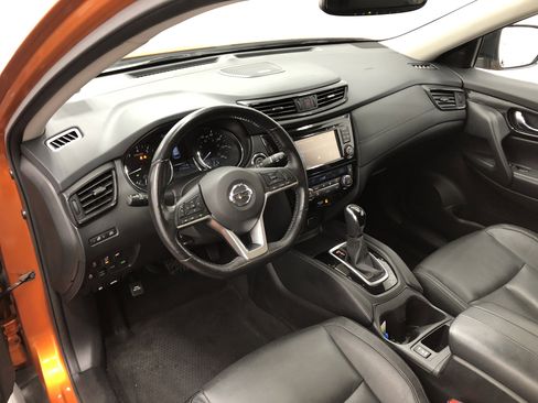 Used 2017 Nissan Rogue SL image 9