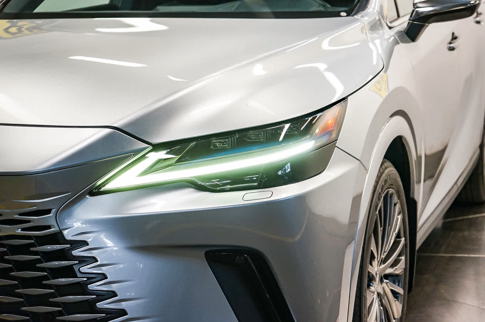 Used 2023 Lexus RX 350 FWD w/ Cold Area Package image 4