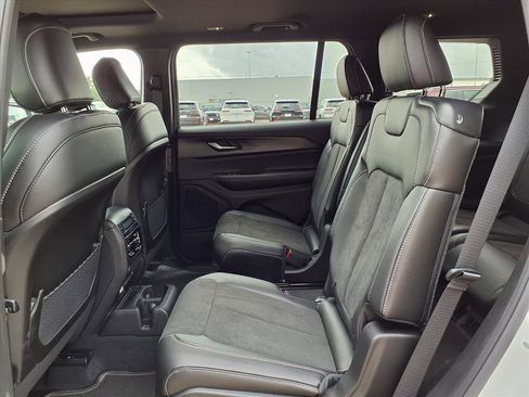 New 2025 Jeep Grand Cherokee L Altitude RWD image 13