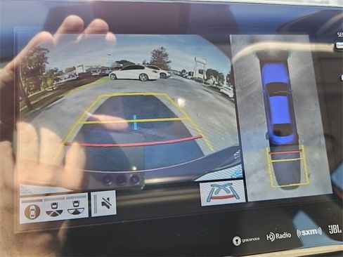 Used 2020 Toyota Avalon Limited image 19