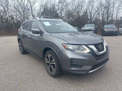 Used 2020 Nissan Rogue SV w/ Premium Package image 2