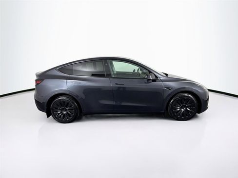 Used 2024 Tesla Model Y Long Range image 11